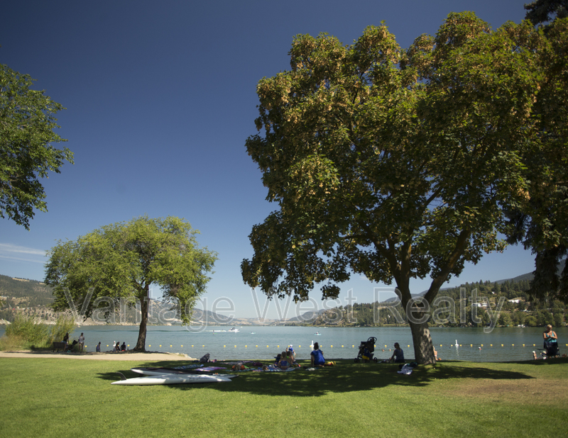 Lake Country Condo: 201-3350 Woodsdale Rd