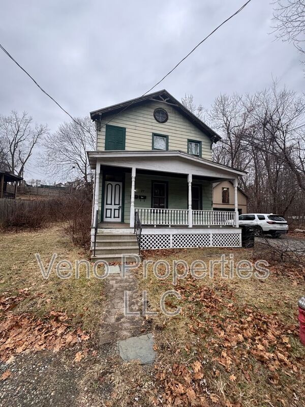 Troy House: 27 Lilac Ln.