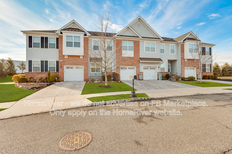 Somerset Townhome: 22 Clifford Cir