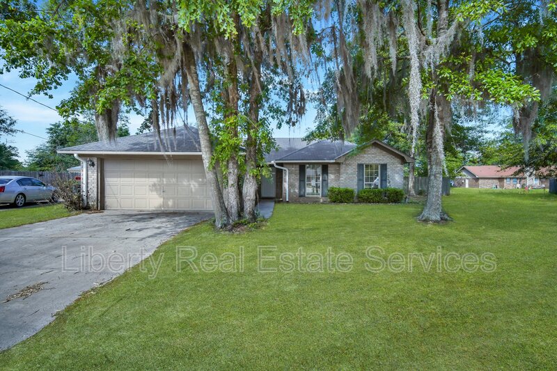 Hinesville House: 1501 Woodcrest Cir