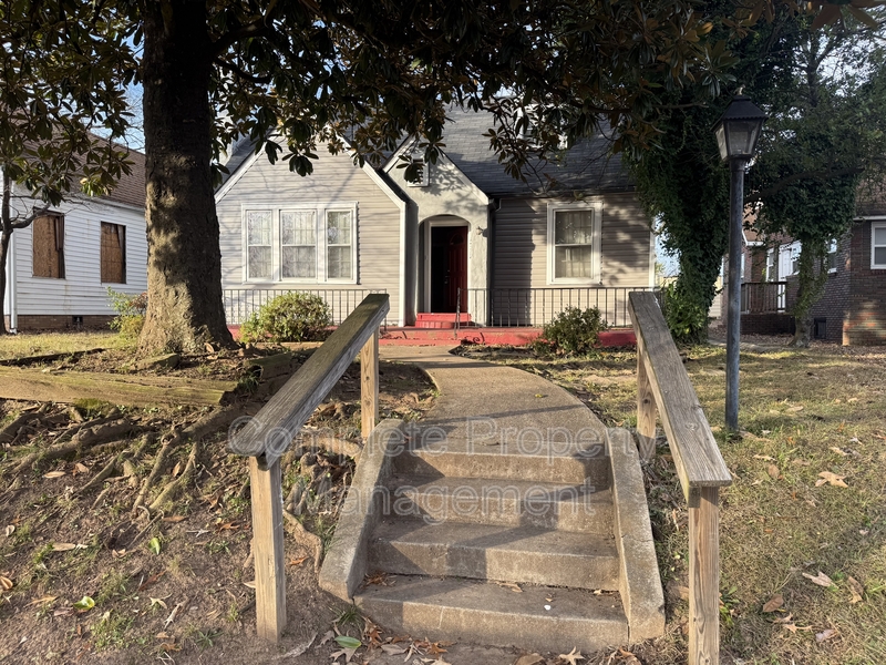 Birmingham House: 1532 42nd Street Ensley