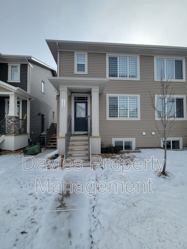 Edmonton Condo: 20821 19A Avenue NW