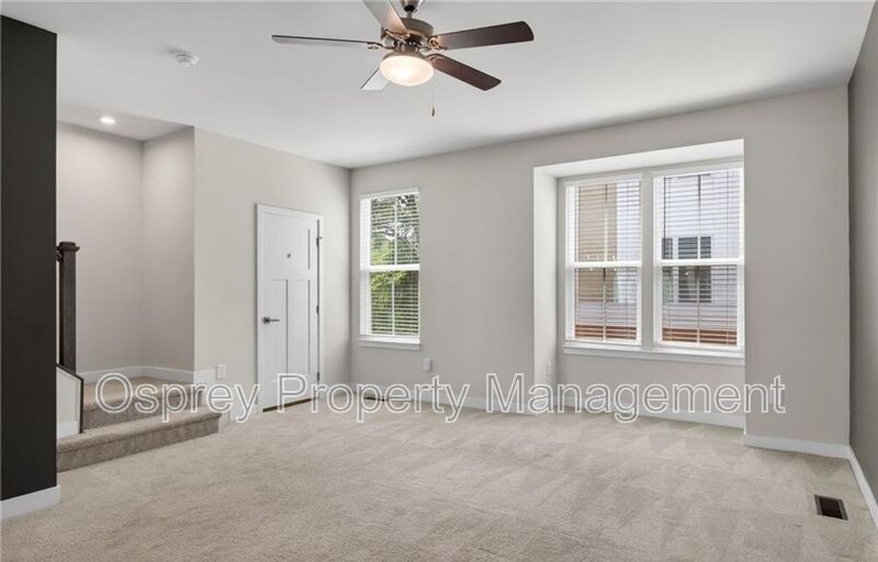 Spacious 3-Bedroom Townhome in Norfolk!  - Photo 2