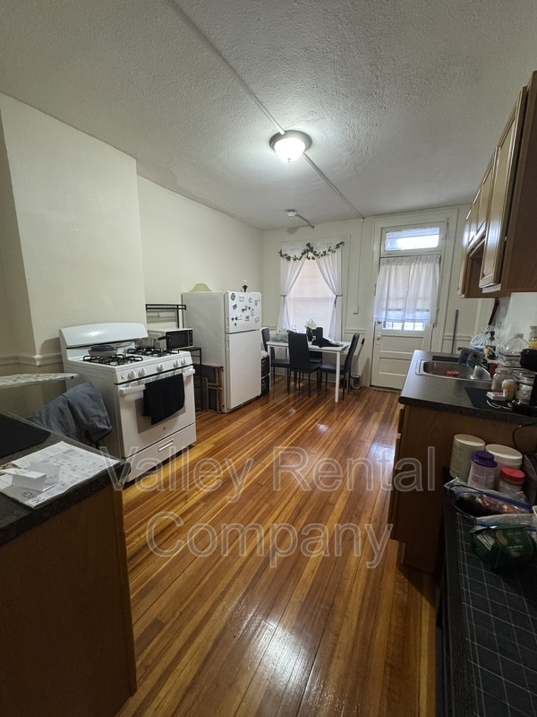 Holyoke Condo: 329 Beech Street - 3RR