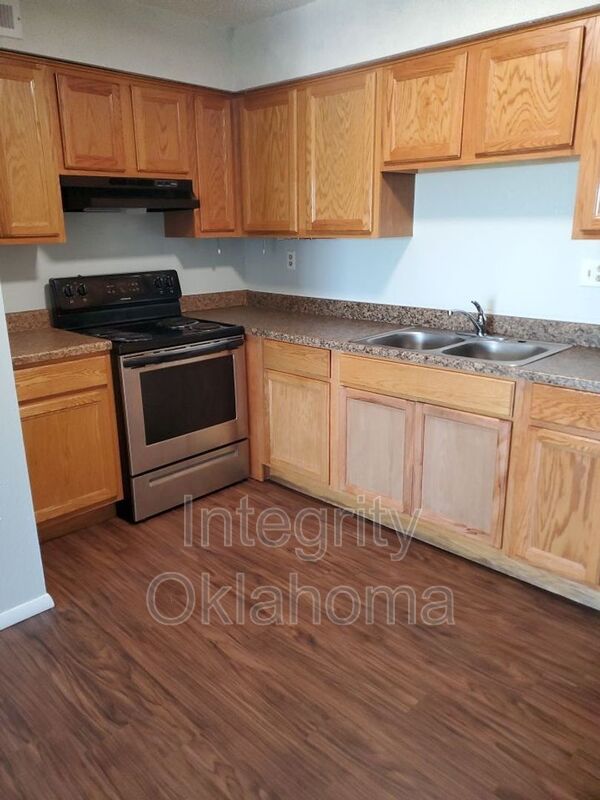 Request a Viewing for 3803 N. Rockwell Ave., Unit 108 Tenant Turner