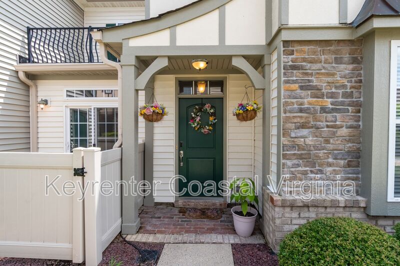 Carrollton House: 1405 Broad Water Arch