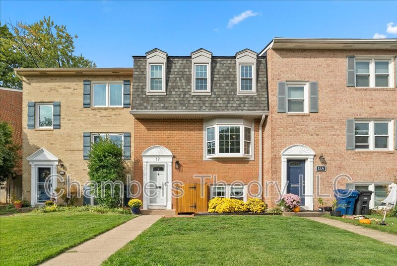Alexandria House: 17 West Champman St