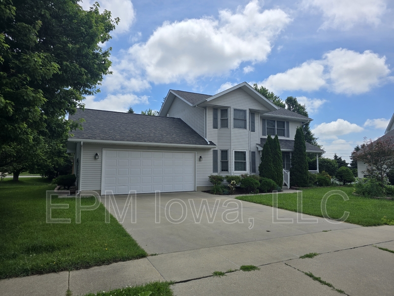 Cedar Falls House: 4710 Donald Drive