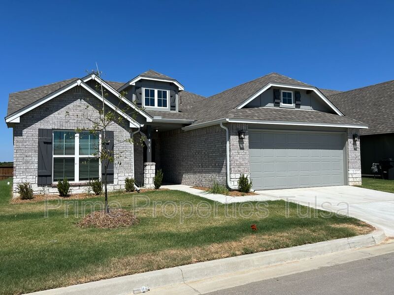 Bixby House: 3401 E. 153rd St. S.