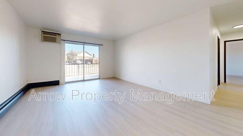 Bismarck House: 215 E Arbor-208A