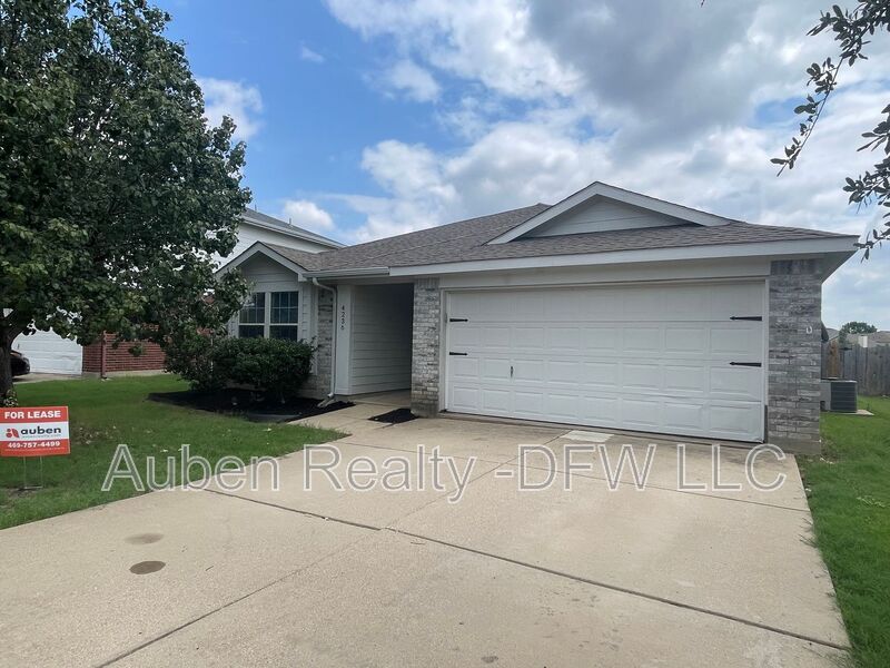 Fort Worth House: 4236 Gladney Lane