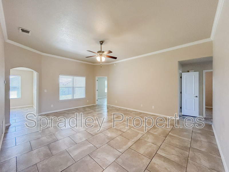 Temple House: 907 Kacie Dr