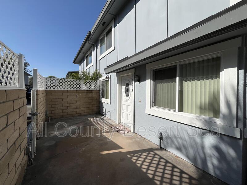 Huntington Beach House: 16404 Vista Roma Circle