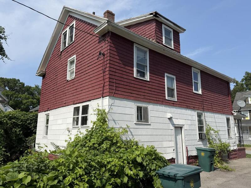 Rochester House: 107 Sterling St