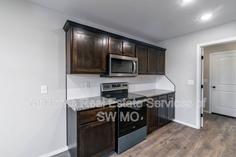 Ozark House: 1802 S 15th Ave