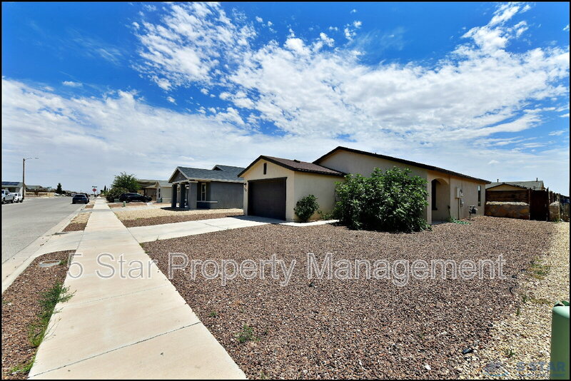 Horizon City House: 916 Villa Seca Dr