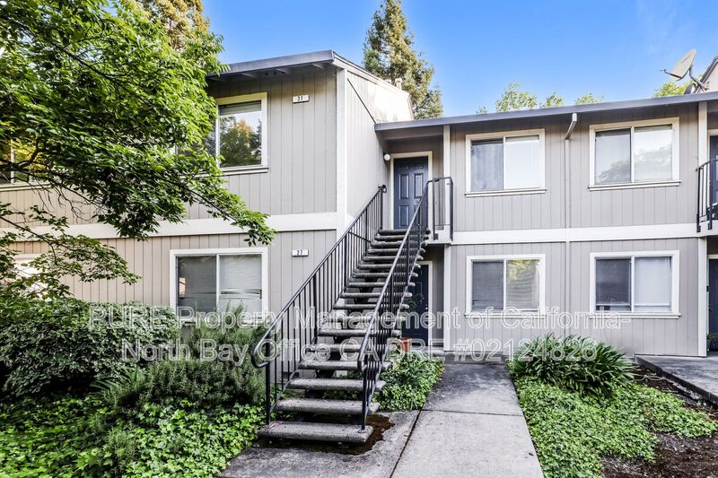 Santa Rosa House: 5256 Old Redwood Hwy