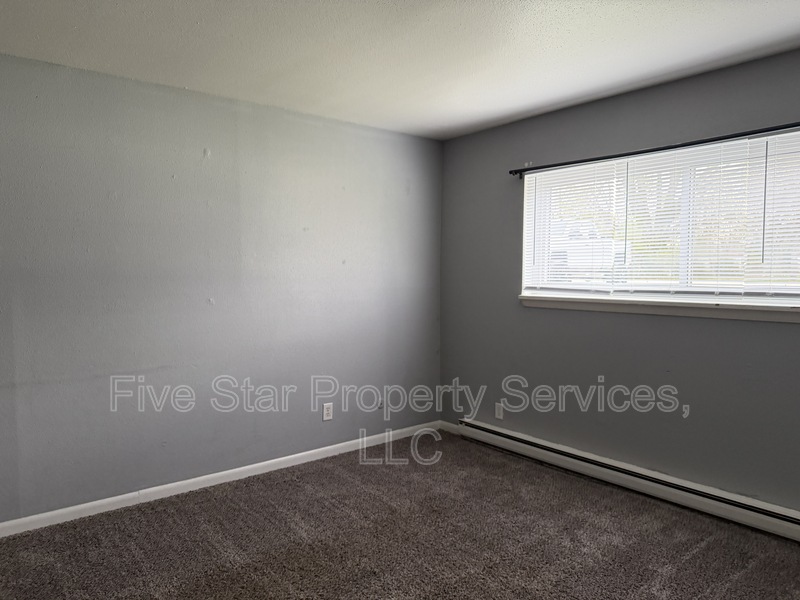 Springfield Condo: 3241 S Douglas Ave Bldg C-9