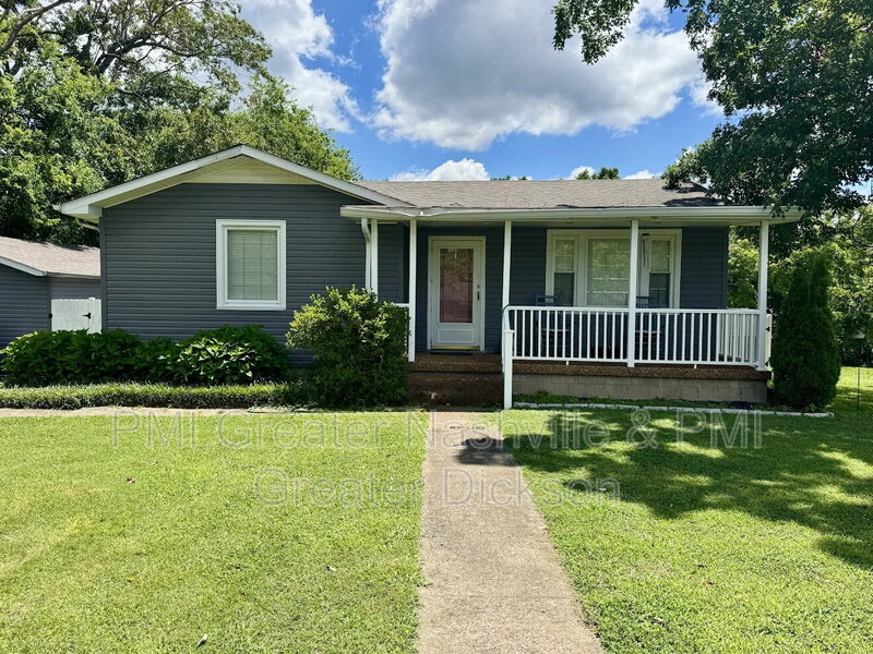 White Bluff House: 300 Shady Oak Dr