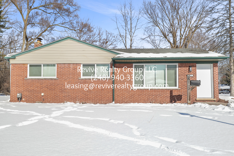 Livonia House: 32112 Pembroke Street