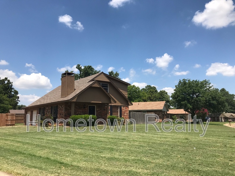 Edmond House: 1013 Kelly Park Road