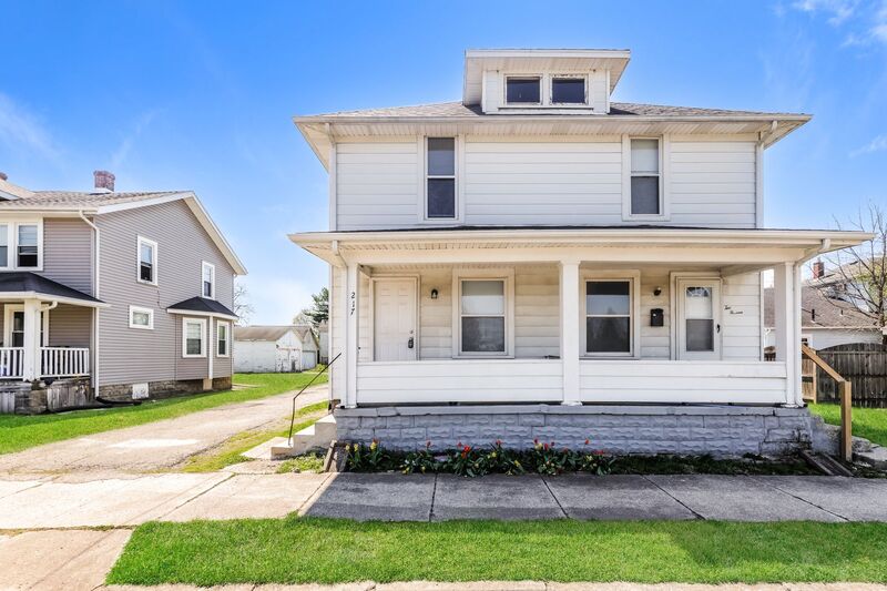 Springfield House: 215-217 Warren Dr.