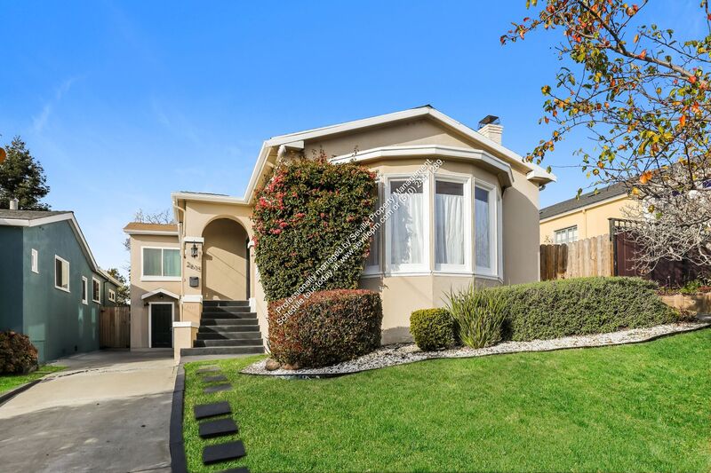 Oakland House: 2615 Maxwell Ave