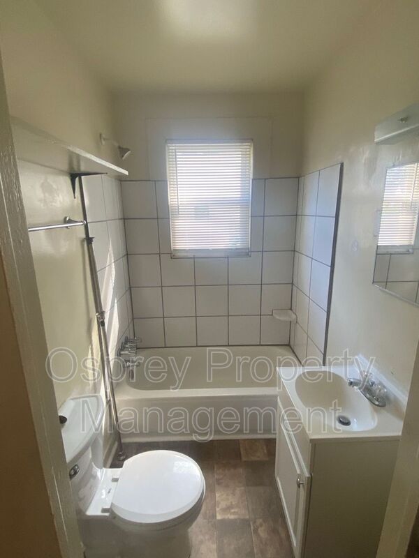3 Bedroom Cape Cod Home - Photo 10