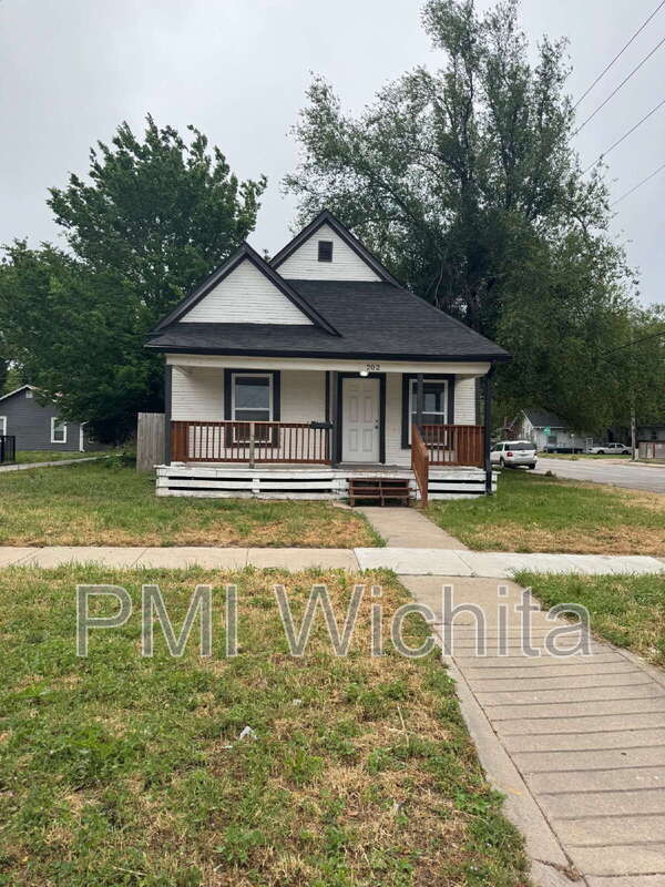 Wichita House: 202 N Ash St