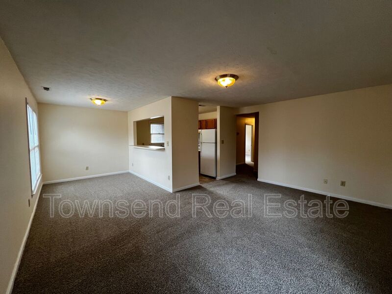 Fayetteville House: 1031-2 Ancestry Dr.