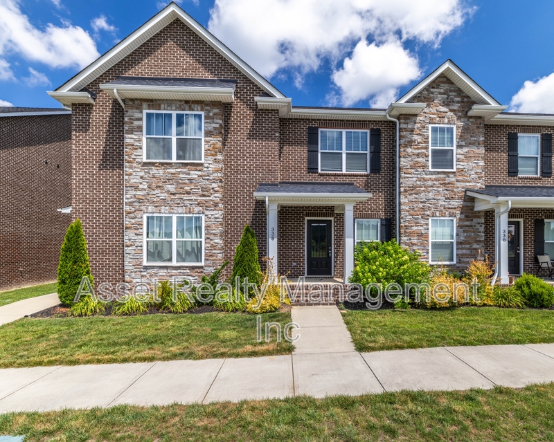 Oak Ridge House: 338 Broadberry Avenue