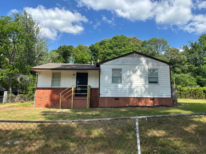 Memphis House: 4496 Range Line Rd
