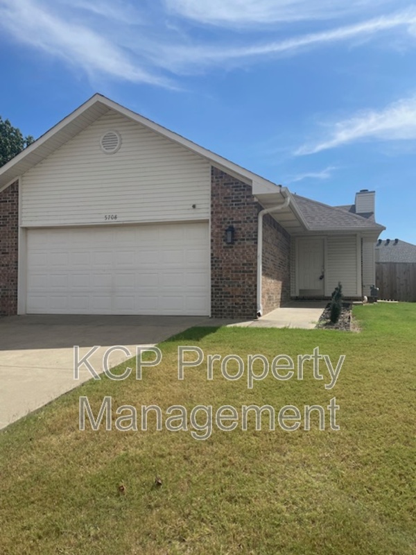 Fort Smith House: 5708 Whitney Circle