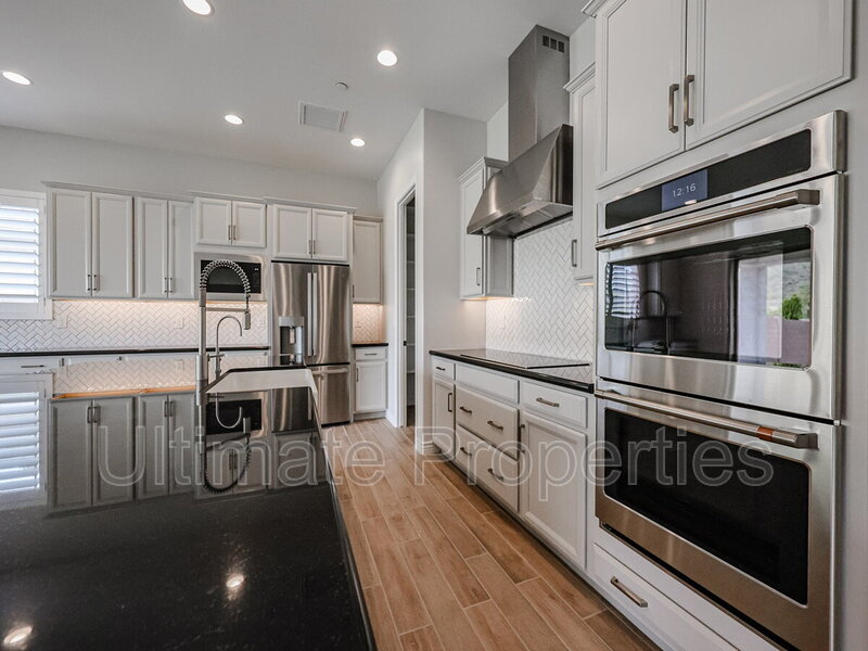 Peoria House: 12658 W Cassia Trl