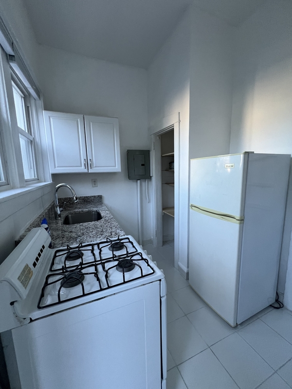 Runnemede Condo: 215-223 North Black Horse Pike - 219A