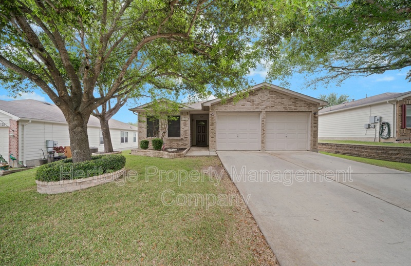 Schertz House: 5125 Knollwood