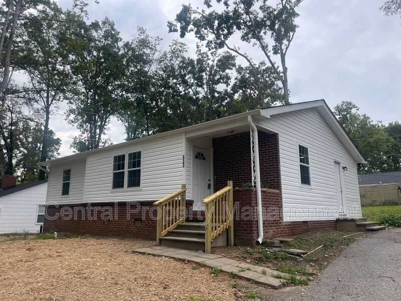 Spartanburg House: 522 Pennwood Drive