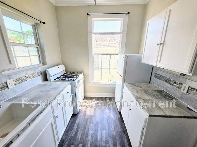 Pensacola Condo: 320 N Barcelona St