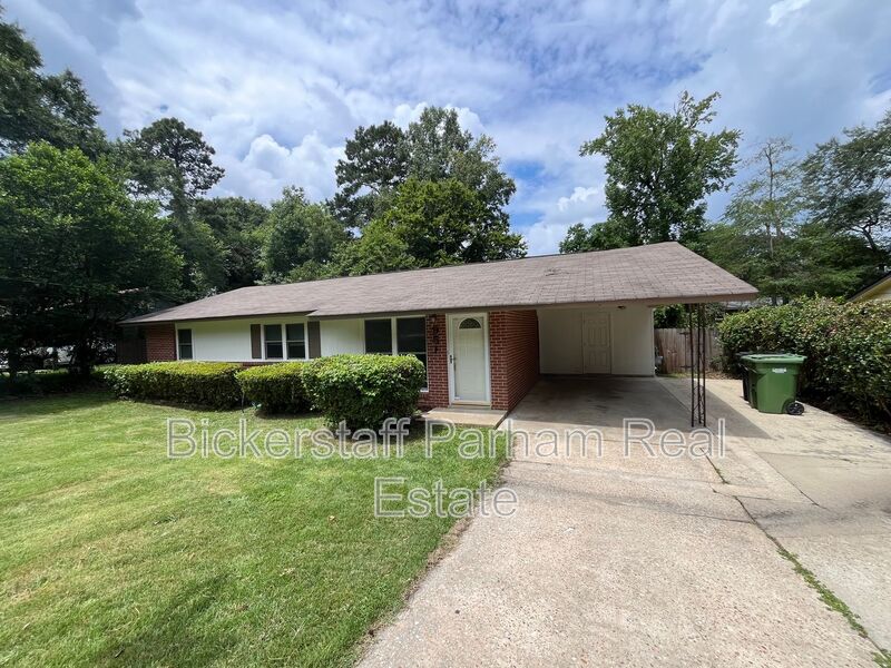 Columbus House: 951 Celia Dr