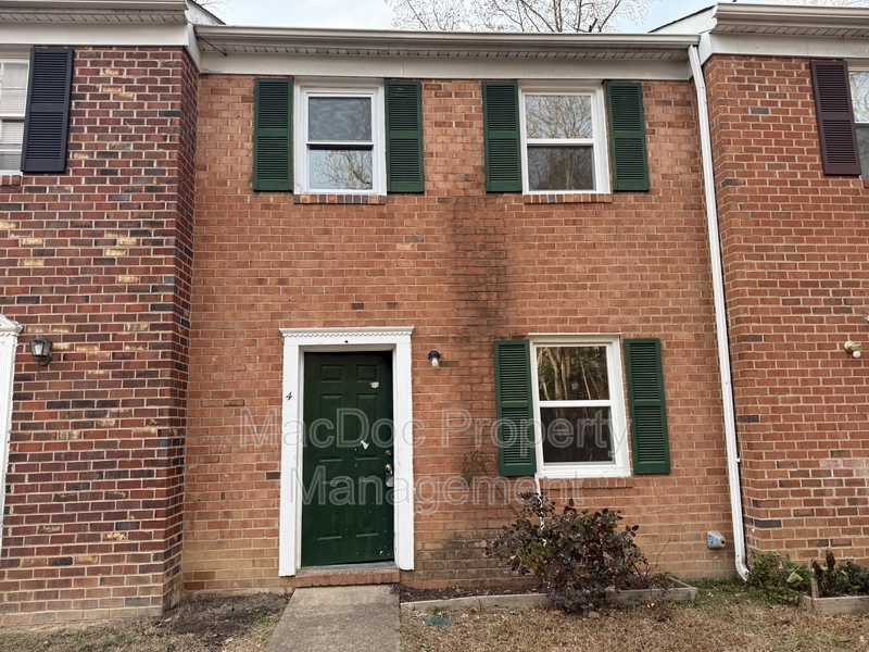 Fredericksburg Townhome: 4 Manchester Court