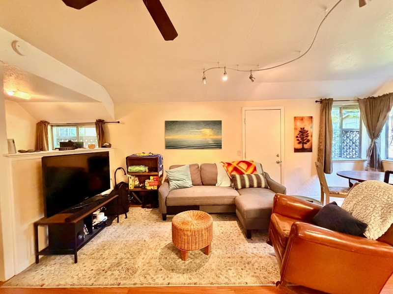 Grass Valley House: 11267 Butler Road