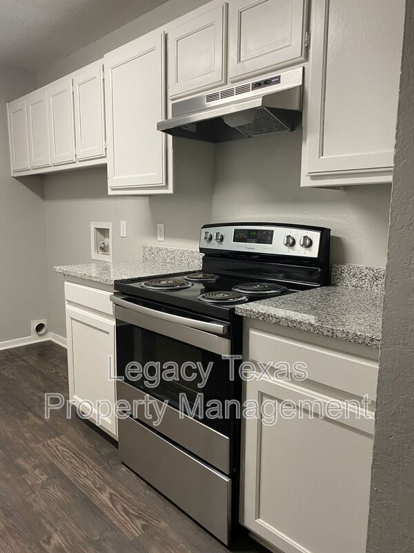 Cleburne Condo: 1302 Berry Dr