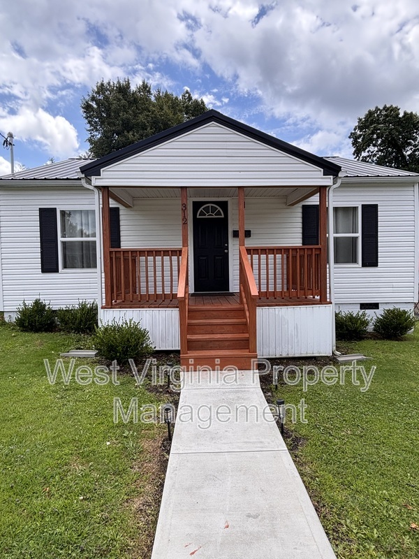 Beckley House: 312 Highland St