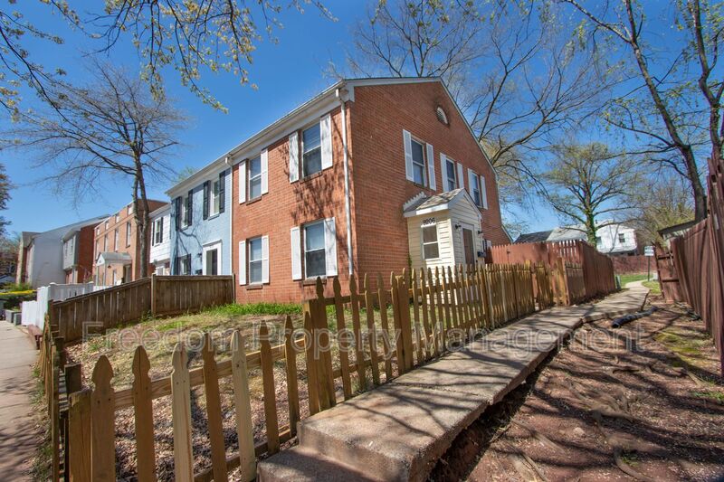 Manassas House: 9206 Hood Rd