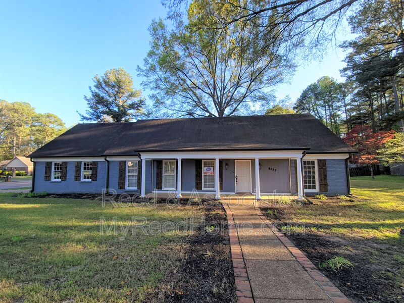 Germantown House: 8403 Pine Valley Lane