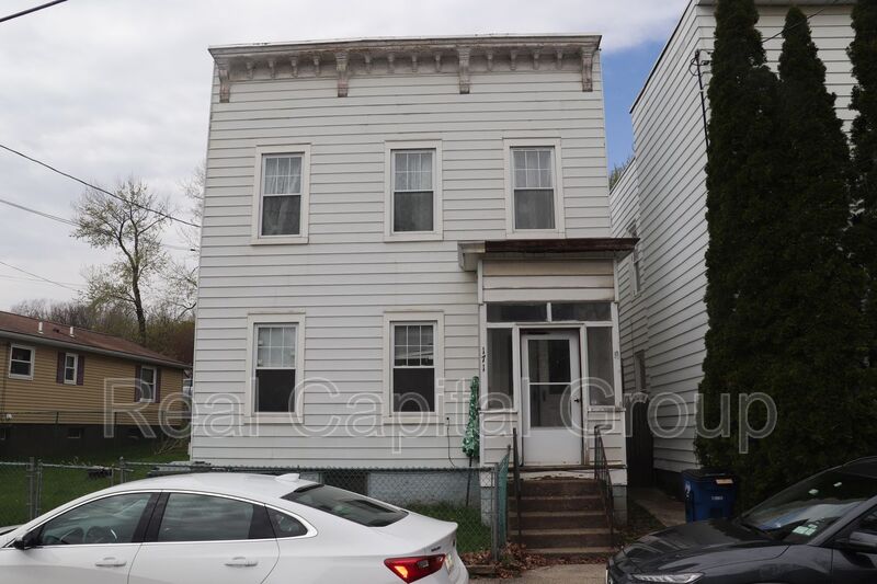 Cohoes House: 171 Lancaster St