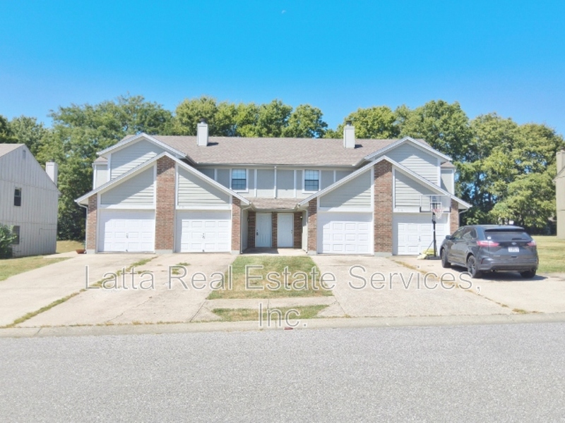 Pleasant Hill Townhome: 2115 Highridge Dr