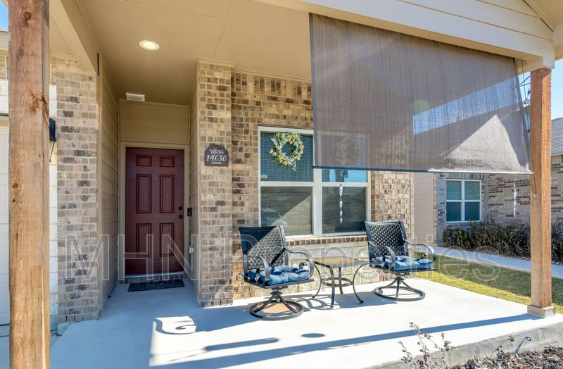 This property is both FOR SALE and FOR RENT! Beautifully Updated 3 bed/2 Bath Rausch Coleman home located in Elmendorf, 20 minutes from Downtown SA! - Slider navigation 4