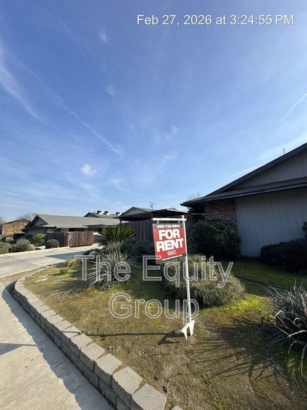 Visalia Condo: 701 E Noble