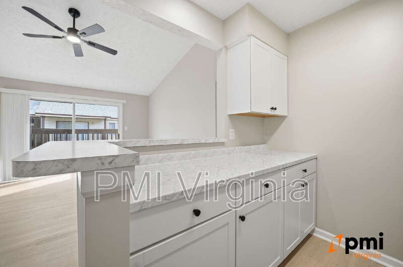 Hampton Condo: 340 Wells Court